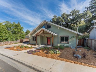 544 Redwood Avenue