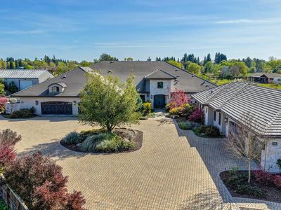 8617 Sleepy Hollow Ln