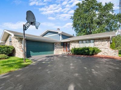 Property at 18443 De Jong Ln, Lansing, IL