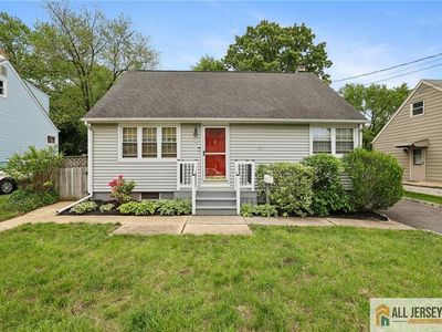 Property at 8 Parkway Pl, Parlin, NJ