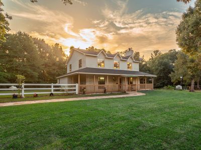 3907 Black Oak Ln