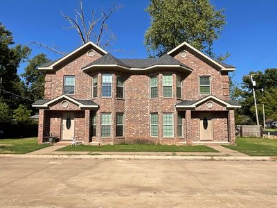 533 Grand Ave