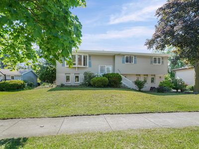 2504 Victoria Rd
