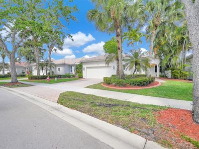 2553 Bay Pointe Dr
