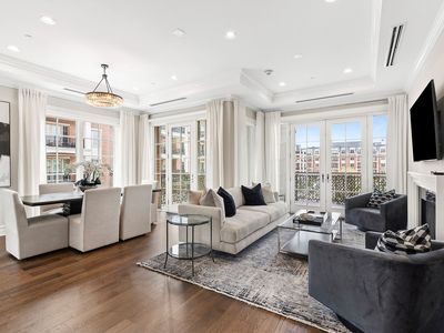 2000 Royal Court UNIT 2107