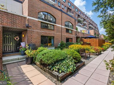 200 - 10 Lombard St Unit Gu-6