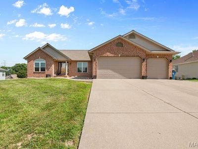 Property at 125 Oak Hill Dr, Maryville, IL