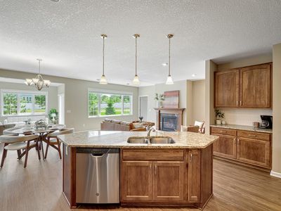 1085 Roselyn Dr