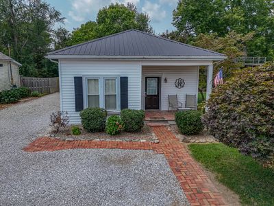 127 Bath Ave