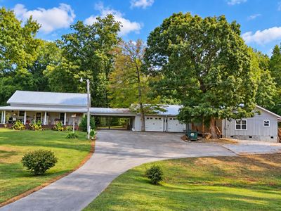 2225 Winona Rd