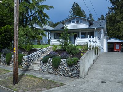 1327 SE Main St
