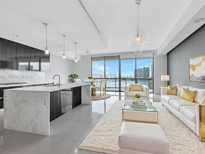 3300 NE 188th St APT 611