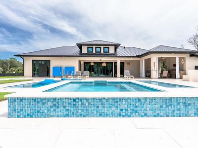 300 Montura AVE