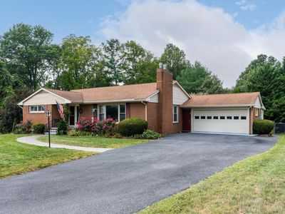 810 Fairway Dr