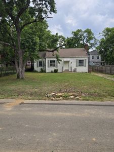 911 Carolyn Ave