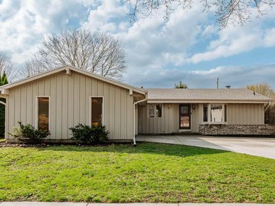 1127 Hemlock LANE