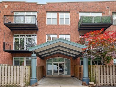 2333 W Saint Paul Ave APT 300