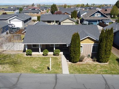 545 SW Sunrise Cir