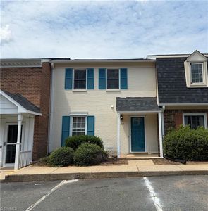 112 Charlestowne Cir