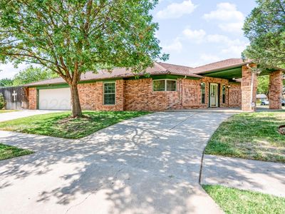 6101 Ridgewood Dr
