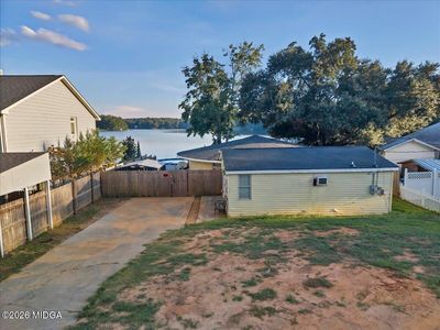 379 Edgewater Dr