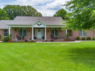 211 Larkspur Ln