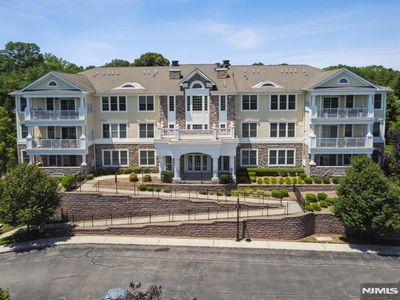 901 Four Seasons Ln