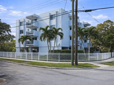 1090 NE 129th St APT 205