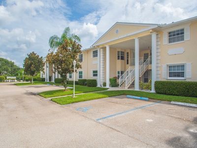 700 Lake Orchid Cir APT 204