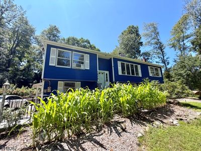 102 Meadow Rd