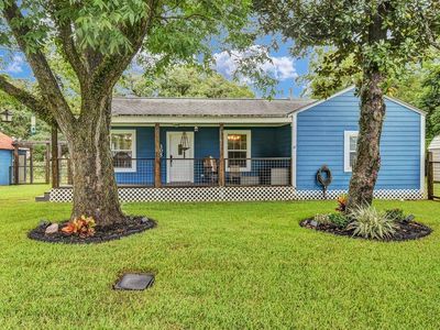 Property at 305 S 15th St, West Columbia, TX