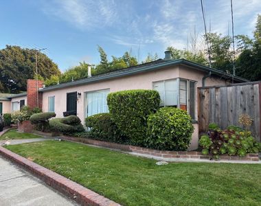 987 Simon St