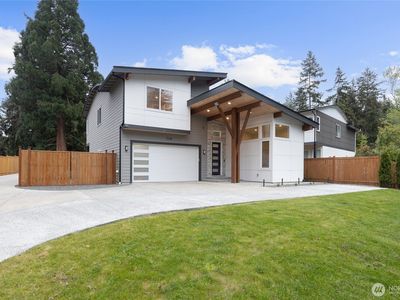 719 Edmonds Way