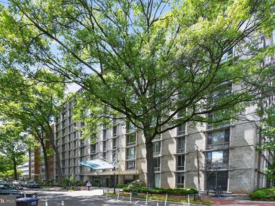 940 25th St NW APT 215