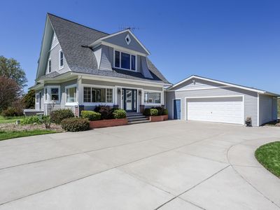 3338 W Abbey Rd