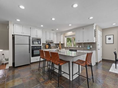 2370 E Quail Run Cir