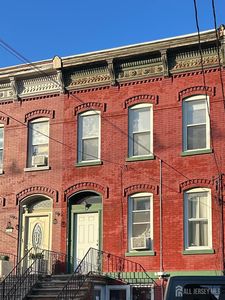 184 Van Horne St