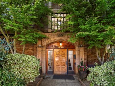 3121 Franklin Avenue E #2