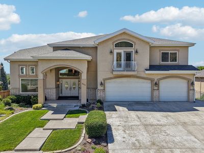 220 E Ridge Rd