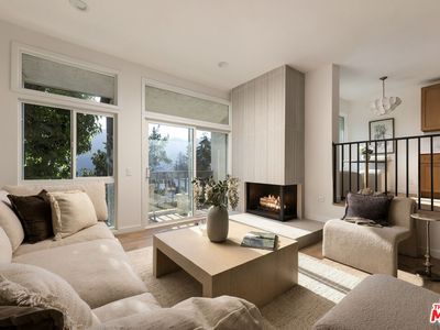 1698 Palisades Dr