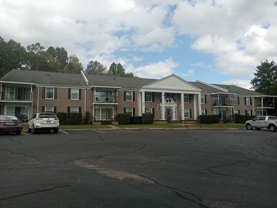 202 University Pkwy APT 27E