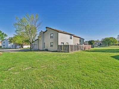 2403 N Walden Dr APT 202