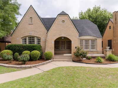221 NW 35th St