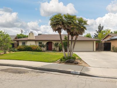 4805 Surrey Ln