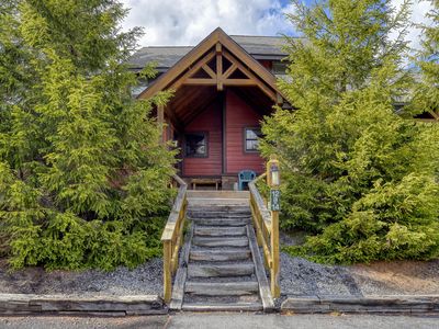 93 Treetop St
