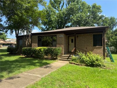 3002 W 2nd Dr