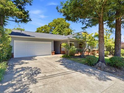13 El Rose Drive