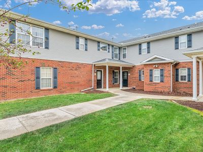 102 Essex Ln UNIT 5