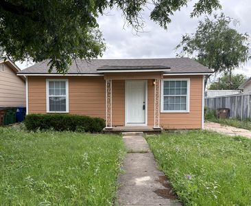 1305 Cleo St
