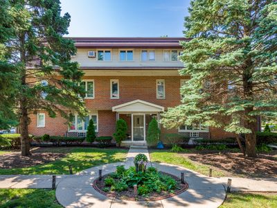 816 W Saint James St APT 1W